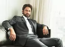 Cine este noua iubită a lui Gerard Butler. Actorul, cucerit de o femeie cu 27 de ani mai tânără