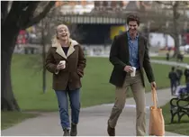 Filmul „E timpul să iubești” a ajuns în cinematografe. Ce știm despre noua peliculă cu Florence Pugh și Andrew Garfield