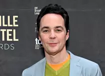 Jim Parsons, schimbare de look. Cum arată astăzi vedeta serialului „The Big Bang Theory”