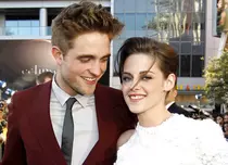 Robert Pattinson şi Kristen Stewart s-au împăcat