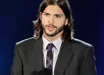Ashton Kutcher, prea zgârcit pentru a divorța de Demi Moore