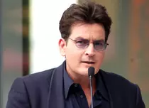 Charlie Sheen va deveni bunic pentru prima dată