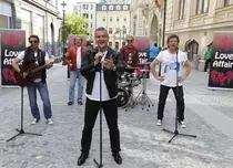 Holograf şi-a suspendat din nou cele două concerte din Bucureşti