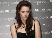 Kristen Stewart trăieşte doar cu ţigări şi Red Bull
