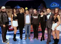 FOTO: Giulia cântă diseară la “Cronica Cârcotaşilor”