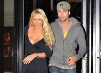 Anna Kournikova s-a săturat să aştepte inelul de la Enrique Iglesias