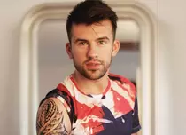 Câştigătorul "X Factor" Florin Ristei a vrut să aibă muzica şi ... pe piele | FOTO