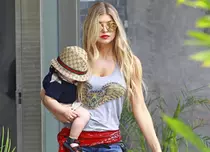 Fiul lui Fergie a început să meargă