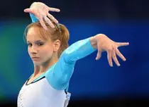 Sandra Izbașa, una dintre vedetele de la “Dansează printre vise”