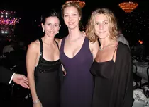 Courteney Cox vrea să scrie un sitcom cu ea, Aniston şi Kudrow