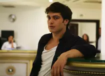 Çağatay Ulusoy e timid când trebuie să se sărute în seriale