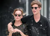 Dakota Johnson s-a despărțit de iubit înainte de lansarea „50 Shades of Grey"