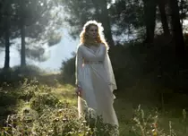 Farah Zeynep, din “În dragoste şi în război”, şi-a îngheţat studiile de dragul actoriei