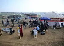 Actorii din serialul „Putere şi glorie” (Prima TV) trăiesc ca în secolul XIII