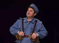 Pavel Bartoș este soldatul Svejk, în noul spectacol de la Teatrul Odeon
