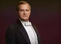 Ce face Hugh Bonneville după „Downton Abbey”?