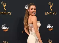 Premiile Emmy 2016: Ce ținute au ales să poarte vedetele