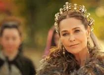 FOTO. Cine e Hülya Avşar, sultana-mamă Safiye din serialul “Kösem”, de la Kanal D