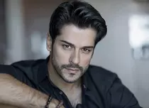 Ce face Burak Özçivit după finalul „Dragoste infinită” („Kara Sevda”)