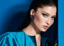 FOTO. Pe unde se mai plimbă actriţa Nurgül Yeşilçay („Furtună pe Bosfor”, „Kösem”)