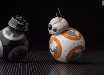 Robotul BB-8 va avea o versiune „întunecată” în „Star Wars: The Last Jedi”