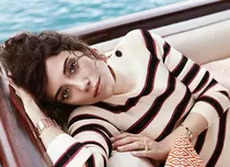 Serialul „Mama” a ajuns la final, la Antena 1. Ce mai face protagonista Cansu Dere