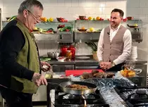 Un politician la cratiță! Primarul Gheorghe Falcă este invitatul lui Mircea Dinescu la „Politică şi delicateţuri”