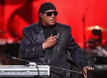 Stevie Wonder va fi supus unui transplant de rinichi. Artistul a făcut anunţul pe scenă: „Am un donator“