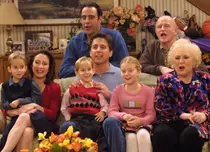 TVR 1 difuzează din 12 aprilie celebrul sitcom „Dragul de Raymond”
