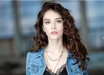 Cine este Özge Gürel, partenera lui Can Yaman din serialele „Dulce-amărui” și „Dl Greșeală”