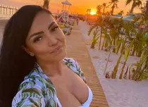 Cum arată Andreea Mantea în costum de baie. Ce răspuns are vedeta pentru cei care au zis că e însărcinată