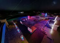 SAGA Festival debutează pe cea mai mare scenă din România: are 35 de metri înălţime şi 100 de metri deschidere