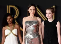 Shiloh Jolie-Pitt a strălucit pe covorul roșu de la Roma, alături de mama ei, Angelina Jolie. Ce ținută a purtat
