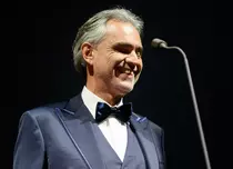 Cum arată fiica lui Andrea Bocelli. Virginia are 9 ani și cântă deja cu tatăl ei
