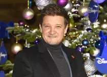 Noi detalii despre accidentul lui Jeremy Renner. Pe cine încerca să salveze atunci când a fost strivit de plugul de zăpadă