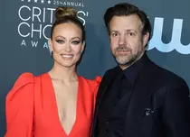 Olivia Wilde și Jason Sudeikis, dați în judecată de fosta bonă. Ce îi cerea actorul să facă în timpul nopții
