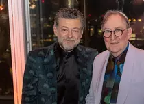 „Luther: Apus de soare”. Ce spun actorii Andy Serkis și Dermot Crowley despre noul film Netflix