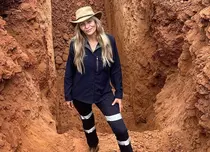 Interviu cu Melanie Wood, căutător de aur în Australia