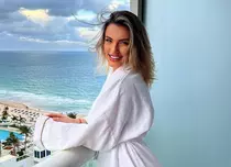 Fiica lui Adrian Enache e însărcinată. Diana este iubita băiatului lui Sorin Ovidiu Vîntu. „Se mărește clanul”