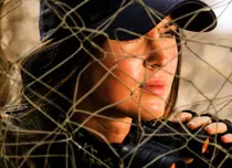 Filme la TV azi, 1 mai: „Echipa de vânătoare”, „Armă mortală 4”, „Va curge sânge”, „Codul asasinului”