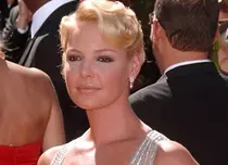 Katherine Heigl foloseşte ţigările electrice