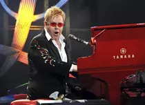Elton John: Am crezut că lumea știa că sunt gay