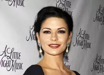Catherine Zeta-Jones ar putea fi Liz Taylor