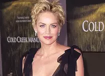 Atenție, se filmează: Sharon Stone a ajuns la Bucureşti