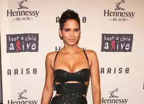 Actriţa Halle Berry a născut un băieţel