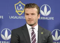 David Beckham a pus ochii pe maşina lui James Bond