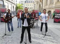 Holograf şi-a suspendat din nou cele două concerte din Bucureşti