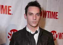 Jonathan Rhys Meyers joacă în sezonul cinci din „Vikingii”
