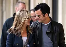 Jennifer Aniston şi Justin Theroux s-au logodit!
