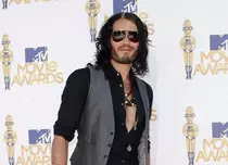 Russell Brand: „Când consumam droguri mă simţeam singur”